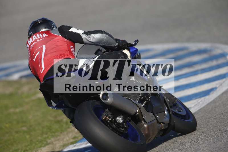 /Archiv-2024/02 29.01.-02.02.2024 Moto Center Thun Jerez/Gruppe gruen-green/backside